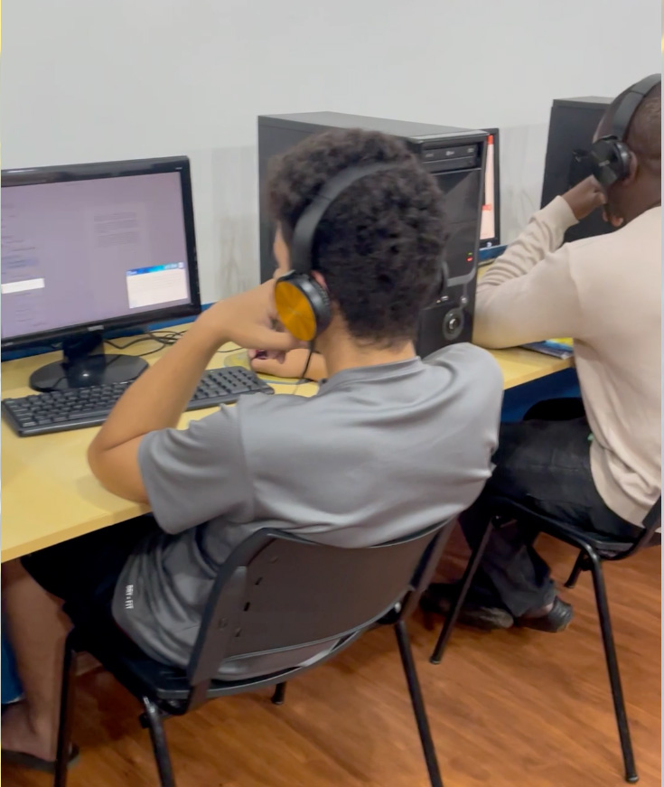 Alunos na sala de aula da CIA Cursos